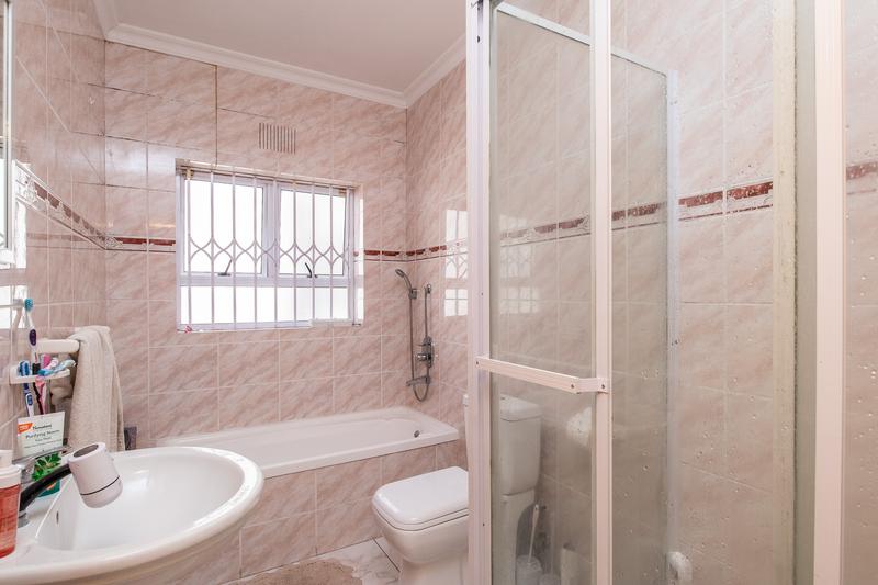 To Let 4 Bedroom Property for Rent in Constantia Western Cape